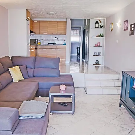 Apartament Inviting 1-bed In Poris With 3 Pools *